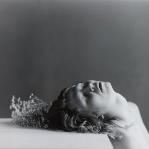 v sleeping with flowers - silvergelatine fineart print